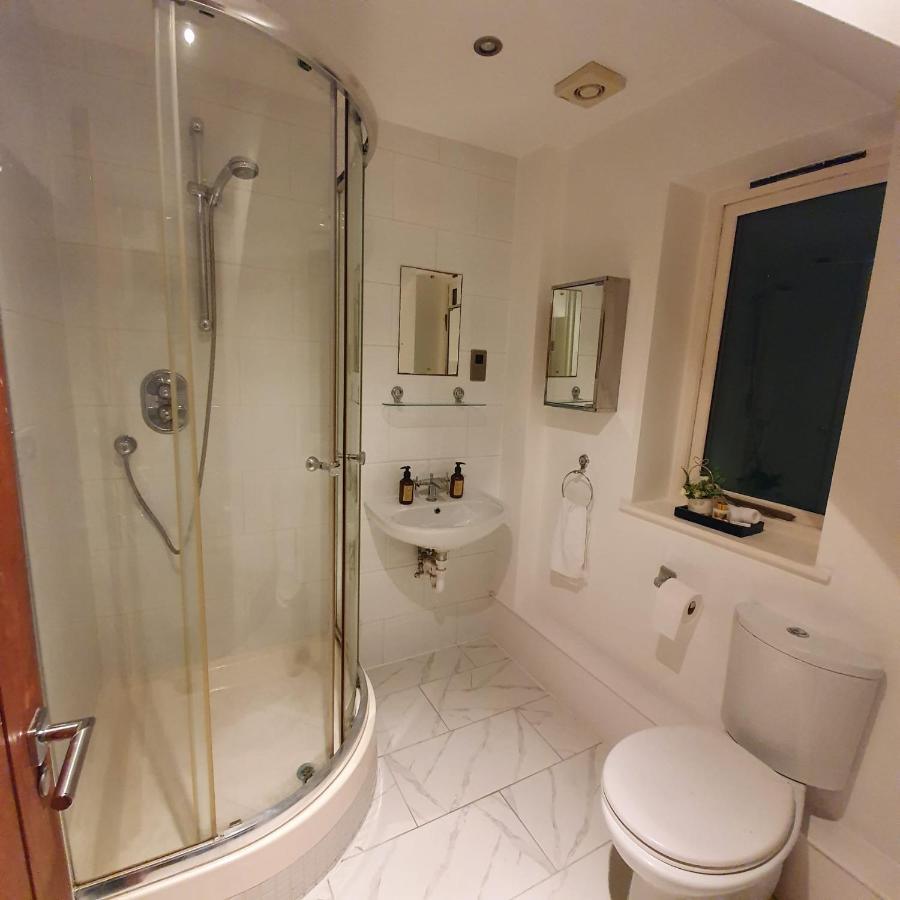 Spacious Beautiful And Warm Cottage With Parking Челмсфорд Екстериор снимка