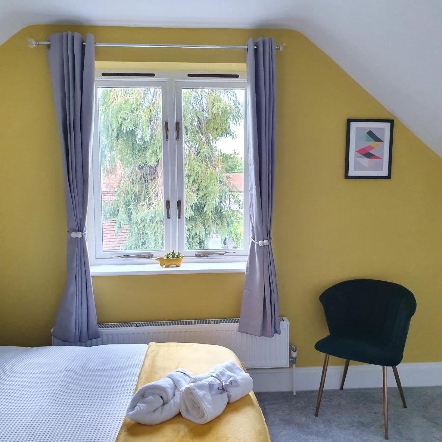 Spacious Beautiful And Warm Cottage With Parking Челмсфорд Екстериор снимка